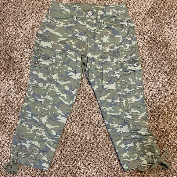 Camouflage Camo military capris like new size 4